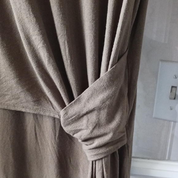 High-Low Top - Picture 3 of 5